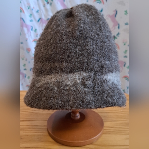 EUC Predator Friendly Grey Wool Neutral Unisex Casual Outdoor Beanie Hat Cap - Picture 1 of 5